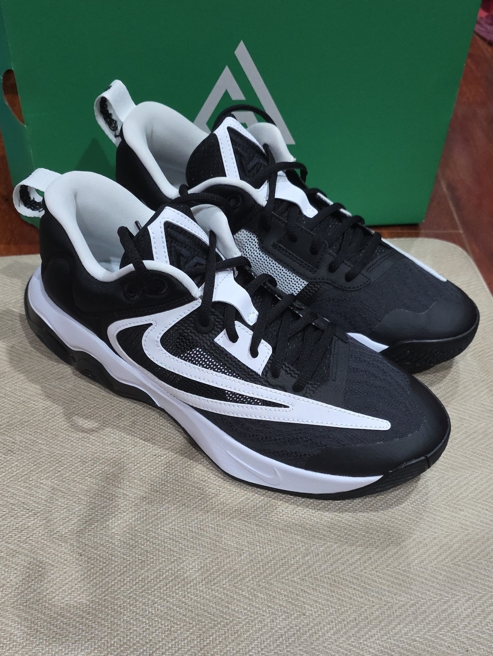 NWB Men's Size 9 Nike Giannis Immortality 3 Sneakers